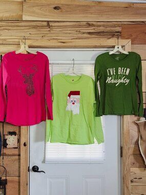 Hanes / Old Navy Christmas womans xmas tops  size m